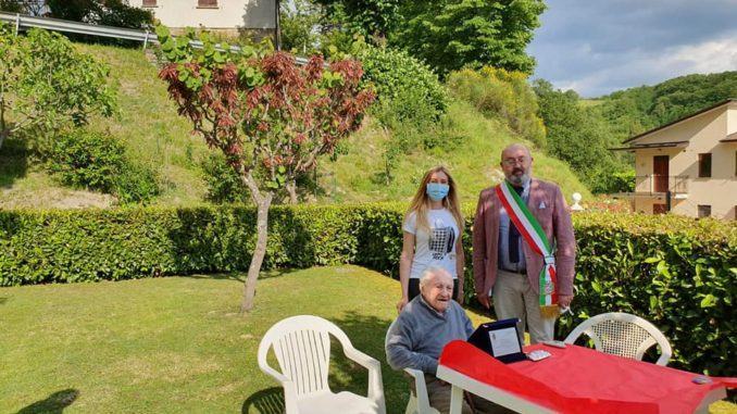 Pietralunga – Cento candeline per Giulio Fiorucci, gli auguri del Sindaco