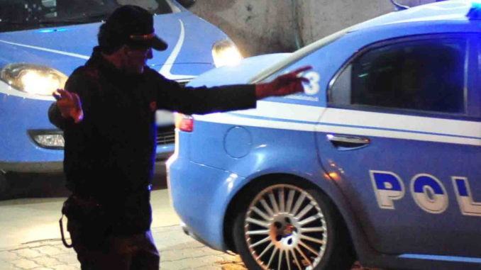 Picchia tutti, ubriaco fradicio, semina il panico, solo una denuncia per lui