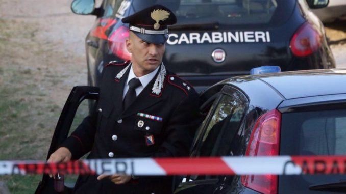 Minaccia vicino con una Beretta di calibro 9, denunciato uomo