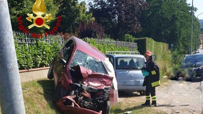 Incidente stradale a Calzolaro, scontro tra due auto, morte due persone