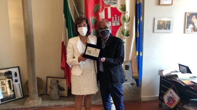 Paola Celicchi, responsabile Urb, e Maurizio bianconi, ufficio Prg, in pensione