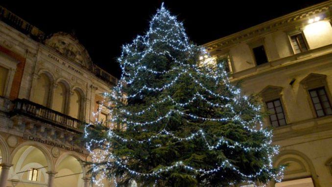 Città di Castello, accesi albero di Natale e le luminarie