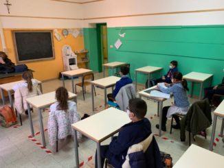 Montone: consegnati i banchi monoposto alla primaria Emma Smacchia