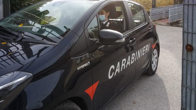 Arrestato 60enne di San Giustino che ha minacciato la figlia con un’ascia