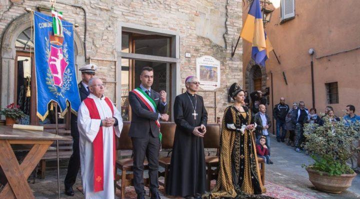 Montone: la forza della tradizione si rinnova "Donazione della Santa Spina"