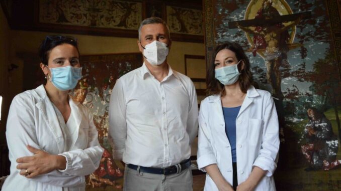 Verso Mostra Raffaello in corso restauro Stendardo per Cinquecentenario