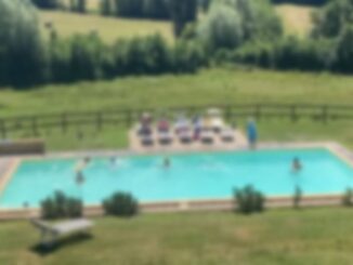 Bimbo annegato in piscina, aperto il processo per due giovani educatori del centro estivo