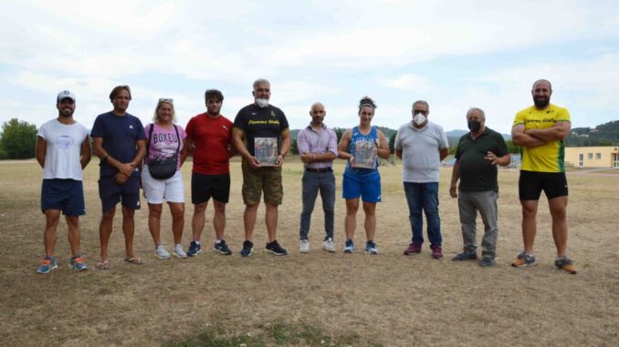 Parata di campioni nazionali di lancio alla pista di atletica a Città di Castello