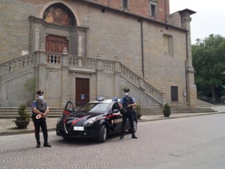 Denunciato 60enne a Castello, minacciati due corrieri con coltello e pistola
