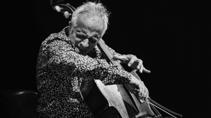 Il violoncellista Giovanni Sollima incanta il pubblico del Festival delle Nazioni.