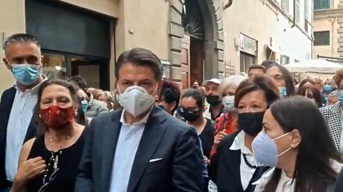 Piazza piena per Giuseppe Conte Luciana La scelta migliore