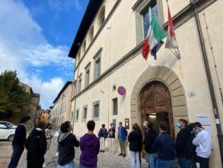 I libri e la città per le superiori passeggiate Biblioteca comunale Carducci
