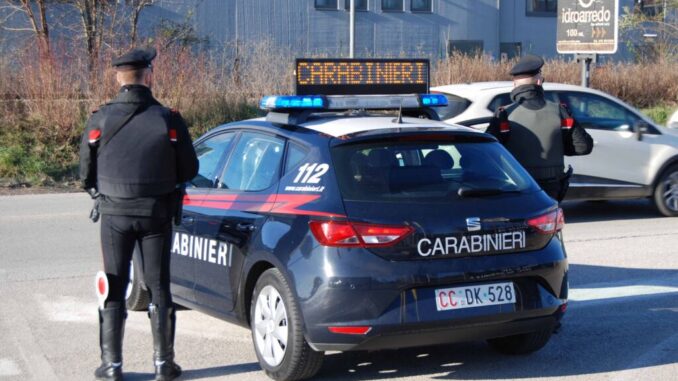Ha maltrattato la mamma, voleva soldi e la poveretta ha sofferto l'inferno