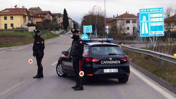 Controlli a Città di Castello ubriaco alla guida carabinieri lo fermano