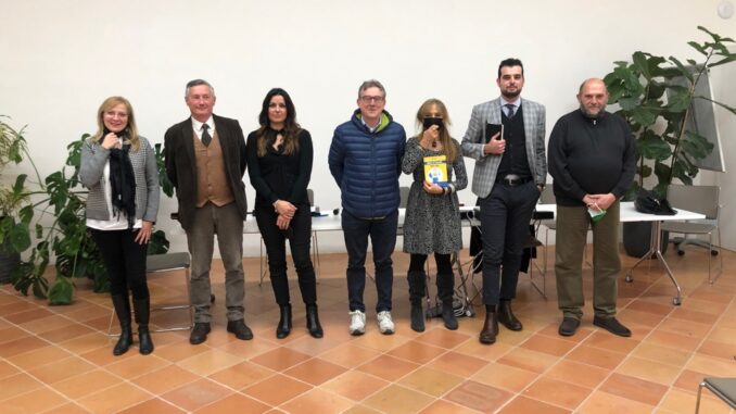 Presentato "Oltre il Covid: 365 idee per superare la crisi" di Paola Scarsi, il libro è stato presentato alla biblioteca