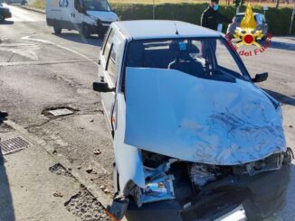Incidente mortale a Città di Castello, scontro auto e furgone corriere