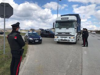 Carabinieri denunciano due persone e sequestrano furgone e scarto bituminoso