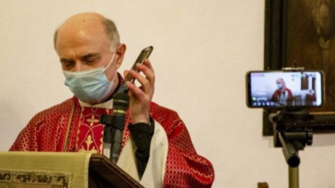 Dall’altare alla piattaforma digitale: messa e benedizione in streaming, riparte anche il concorso “Cellulari e Buone Notizie”.