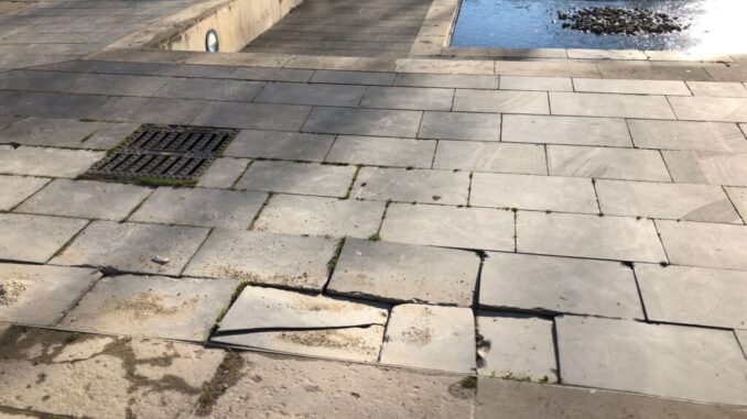 Pd, Piazza Michelangelo a Umbertide senza manutenzione
