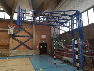 Nuovi canestri per la palestra della scuola media Mavarelli-Pascoli