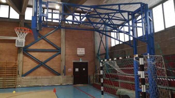 Nuovi canestri per la palestra della scuola media Mavarelli-Pascoli Nuovi canestri per la palestra della scuola media Mavarelli-Pascoli