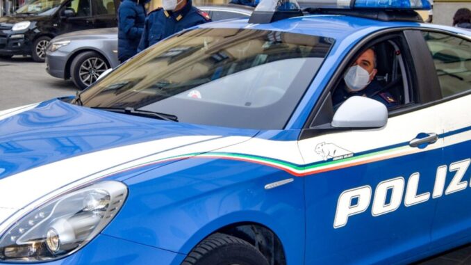 Insulta barista che difende cliente, era ubriaco fradicio, è ricercato
