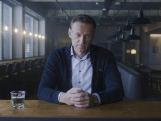 Al Cinema Metropolis il premiato documentario su Alexei Navalny, diretto da Daniel Roher che racconta la storia dell’avvelenamento