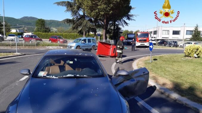 Città di Castello: scontro fra auto e ape. Feriti trasportati all'Ospedale