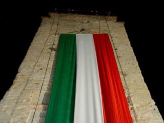 Festa della Repubblica: torre civica tricolore 78esimo anniversario