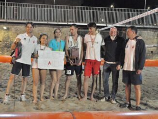 RoccaBeach 2022, i Fontana's sul gradino più alto del podio, per il titolo del 4x4 misto open, con ben 13 squadre al via