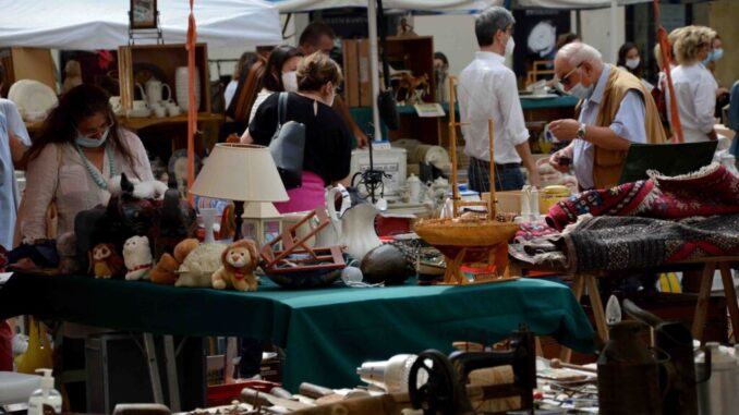 Domenica tutta da vivere nel centro storico con Retrò e le oltre 50 vespe d’epoca