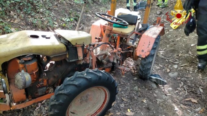 Si ribalta trattore, muore un uomo di 84 anni a San Secondo