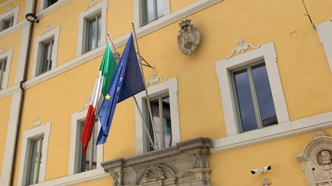 Aumenti bollette, fondi ai pensionati: per le domande c'è tempo fino al 13 ottobre