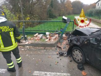 Con l'auto travolge la colonnina di metano a Città di Castello
