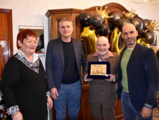 Italo Benucci compie 100 anni oggi, il maestro dell’arte della tessitura a telaio a Città di Castello