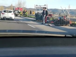 Tamponamento su E45 tra Castello e Promano, un veicolo ribaltato