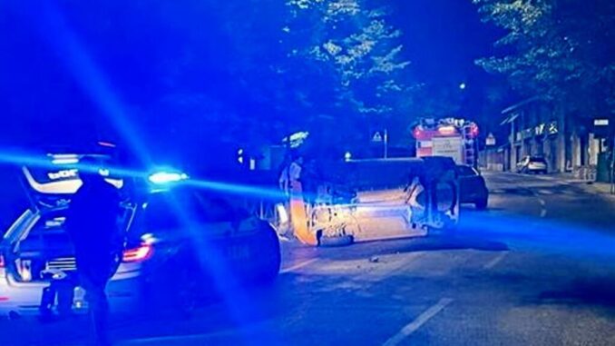 Incidente stradale a Città di Castello, auto si ribalta in viale Morandi