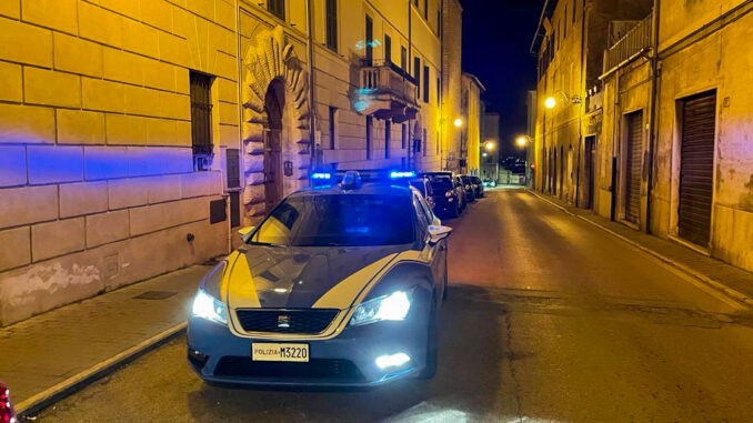 Compra auto online, ma venditore lo froda e sparisce con le caparre