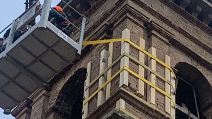 Campanile Pierantonio, tolte le campane, saranno messi i tiranti per bloccare scivolamento