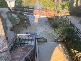 Maltempo in Umbria, esonda il torrente nel centro di Umbertide