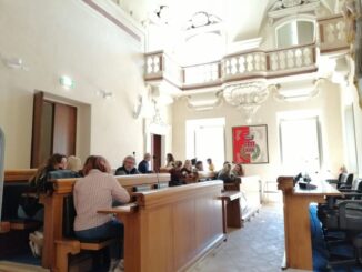 Rappresentanti di classe e dirigenti scuola con Amministrazione