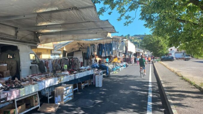 Trestina in Fiera: Acquisti, degustazioni e tradizioni lungo Viale Parini