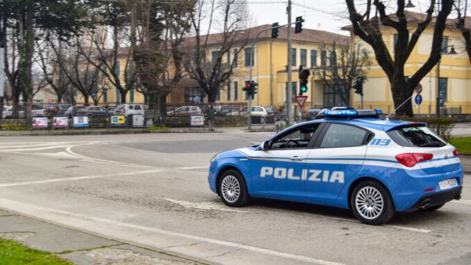 Picchia barista, insulta e molesta clienti, daspo Willy per 34enne