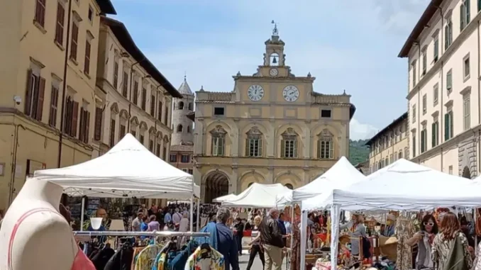Retrò: Edizione record di antiquariato e collezionismo a Città di Castello