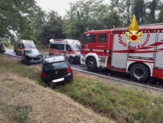 Incidente stradale San Secondo, a Città di Castello scontro frontale tra due auto, ferite due donne
