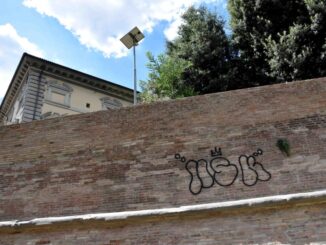 Atto vandalico sulle mura urbiche a Città di Castello, i responsabili saranno trovati