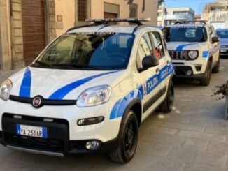 Investe ciclista, automobilista ubriaco fugge, e poi torna indietro