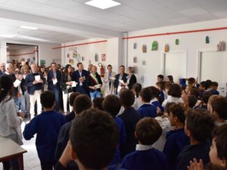I bambini della scuola primaria di Trestina hanno festeggiato “il ritorno a casa”