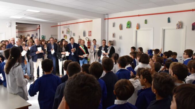 I bambini della scuola primaria di Trestina hanno festeggiato “il ritorno a casa”
