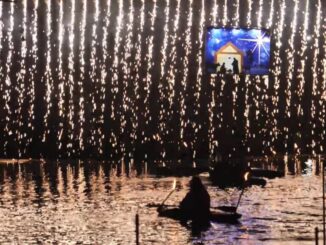 Babbo Natale in Canoa: 43 Anni di Magia Lungo il Tevere